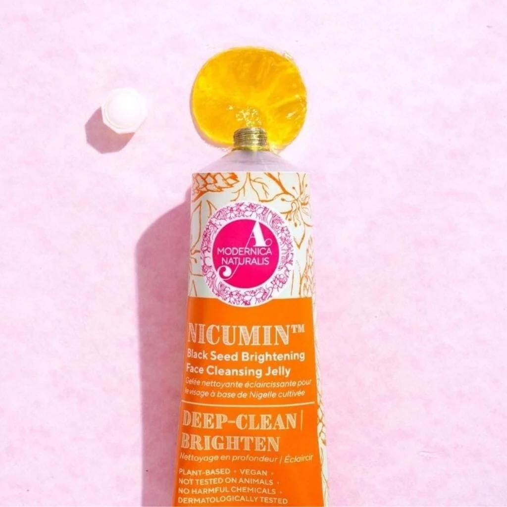 Brightening and Firming Bestsellers Bundle - With a skin-firming body oil, around-the-eye skin firming cream and a skin-brightening face wash - Pro - Image 5